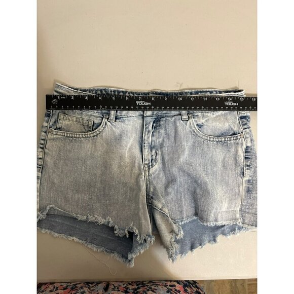 Refuge Sz 6 Light Wash Women Jean Shorts Frayed Hem - Picture 6 of 7